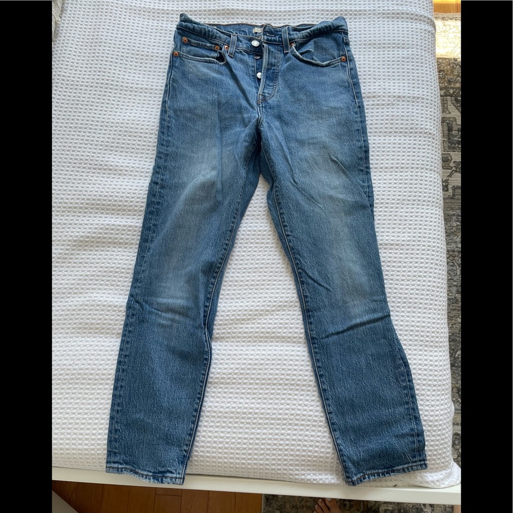 Levi's straight leg size 27